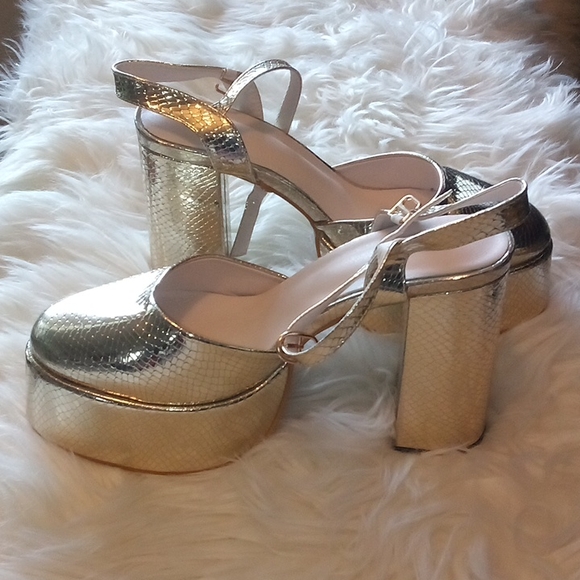 Platform Sandals - Picture 2 of 4